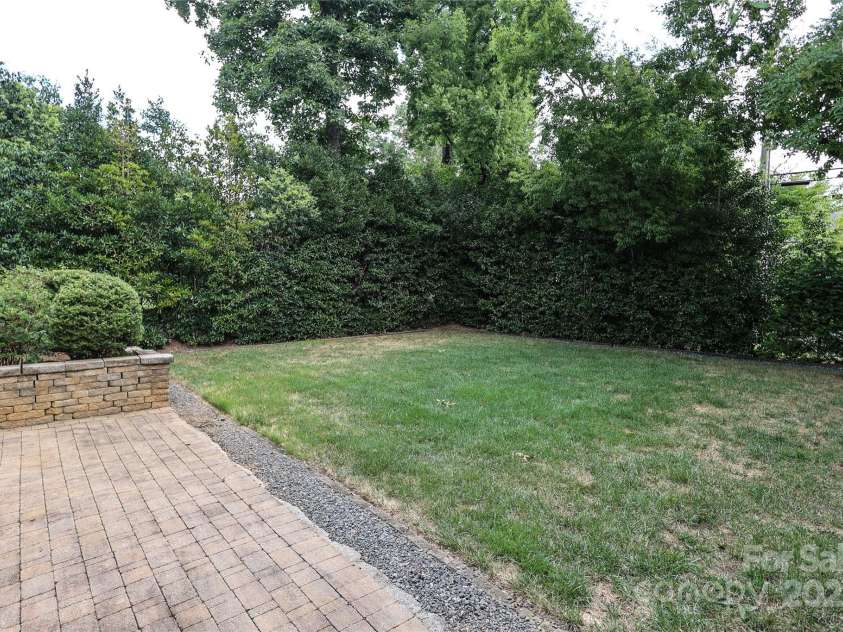 1239 Belgrave Place, Charlotte, NC 28203.  MLS# CAR4291234, YatesRealty ID 33913. 