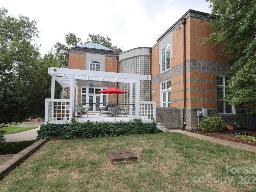 1239 Belgrave Place, Charlotte, NC 28203.  MLS# CAR4291234, YatesRealty ID 33913. 