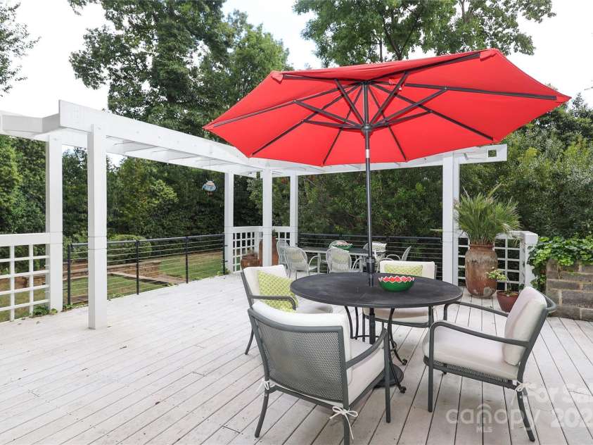 1239 Belgrave Place, Charlotte, NC 28203.  MLS# CAR4291234, YatesRealty ID 33913. 
