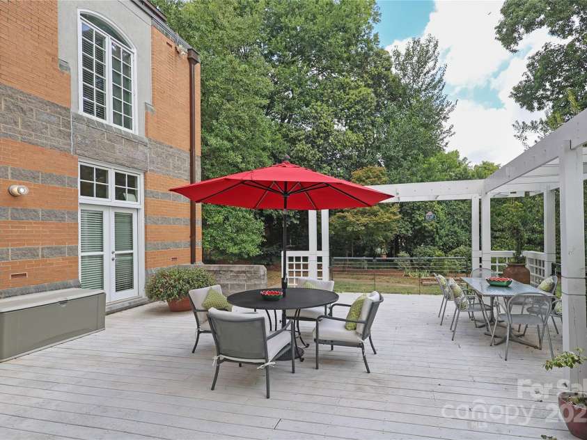 1239 Belgrave Place, Charlotte, NC 28203.  MLS# CAR4291234, YatesRealty ID 33913. 