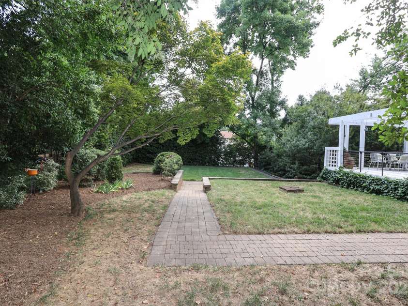 1239 Belgrave Place, Charlotte, NC 28203.  MLS# CAR4291234, YatesRealty ID 33913. 