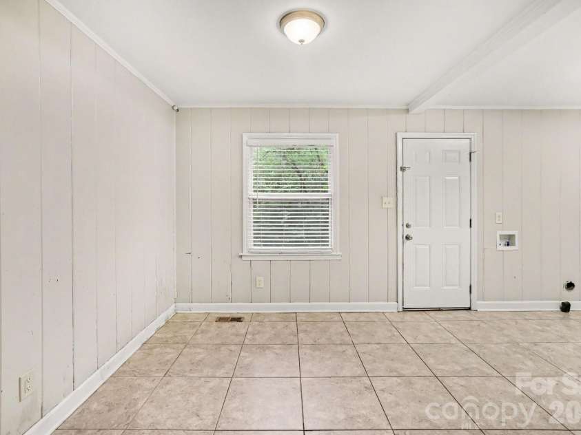 3700 Sargeant Drive, Charlotte, NC 28217.  MLS# CAR4396156, YatesRealty ID 33913. 