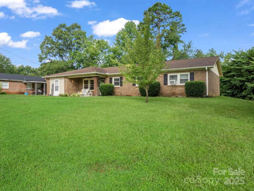 119 Oak Hill Drive, Forest City, NC 28043.  MLS# CAR4292110, YatesRealty ID 33914. 