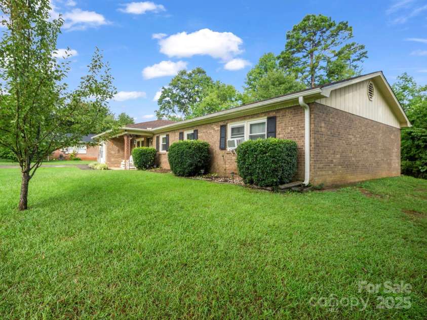 119 Oak Hill Drive, Forest City, NC 28043.  MLS# CAR4292110, YatesRealty ID 33914. 