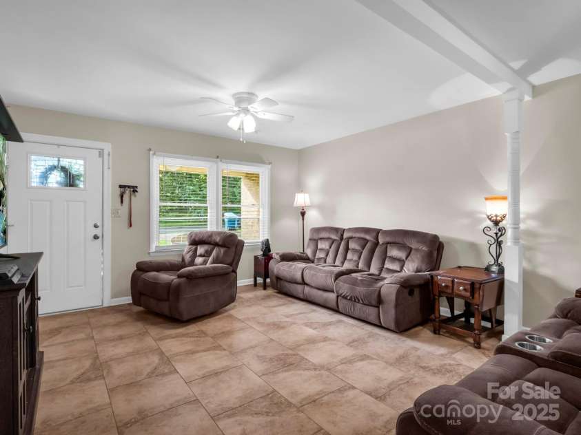 119 Oak Hill Drive, Forest City, NC 28043.  MLS# CAR4292110, YatesRealty ID 33914. 