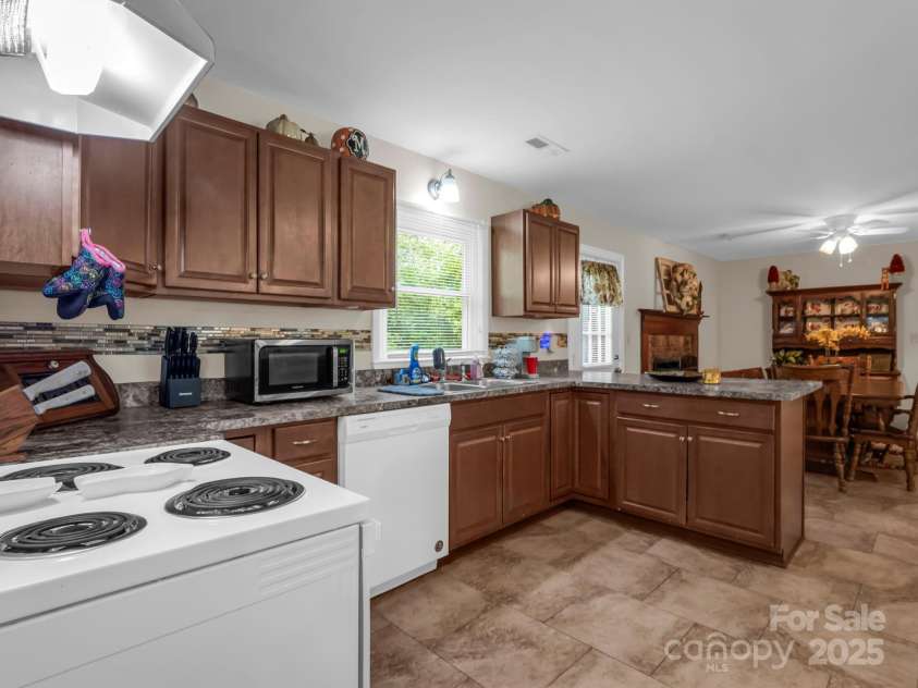 119 Oak Hill Drive, Forest City, NC 28043.  MLS# CAR4292110, YatesRealty ID 33914. 