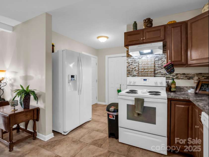 119 Oak Hill Drive, Forest City, NC 28043.  MLS# CAR4292110, YatesRealty ID 33914. 