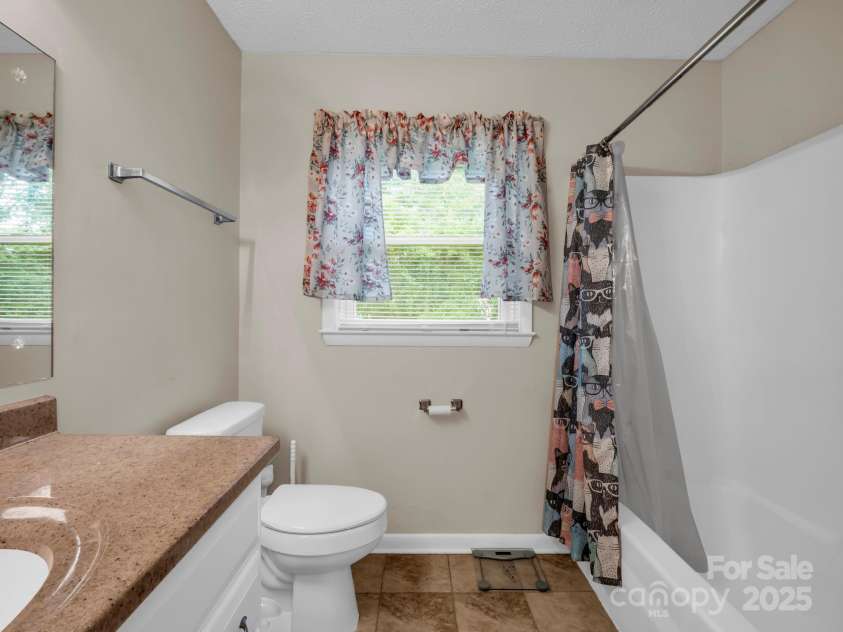 119 Oak Hill Drive, Forest City, NC 28043.  MLS# CAR4292110, YatesRealty ID 33914. 