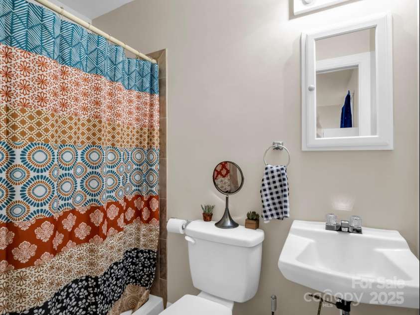 119 Oak Hill Drive, Forest City, NC 28043.  MLS# CAR4292110, YatesRealty ID 33914. En suite to primary bedroom