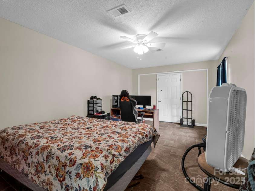 119 Oak Hill Drive, Forest City, NC 28043.  MLS# CAR4292110, YatesRealty ID 33914. Flex room