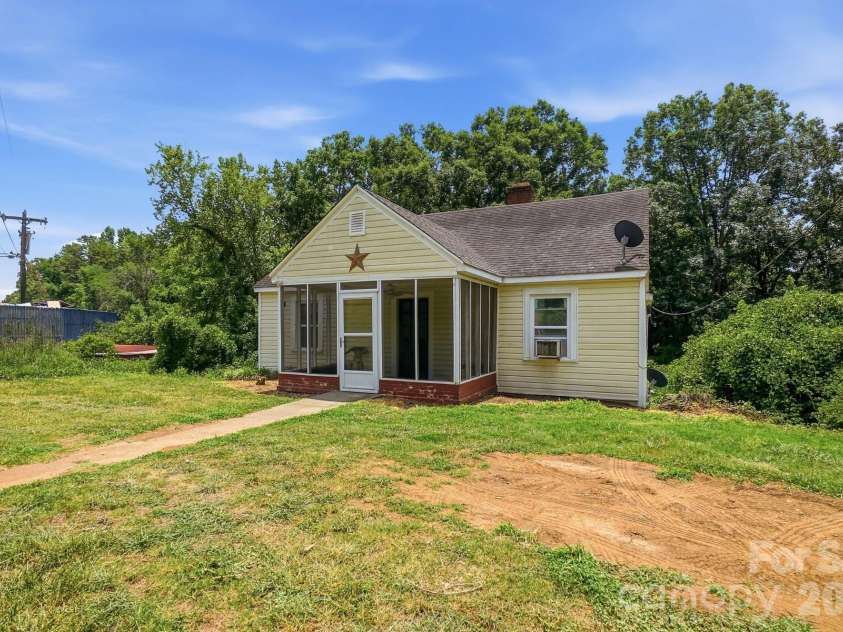 121 Piedmont Drive, Lawndale, NC 28090.  MLS# CAR4398132, YatesRealty ID 33915. 