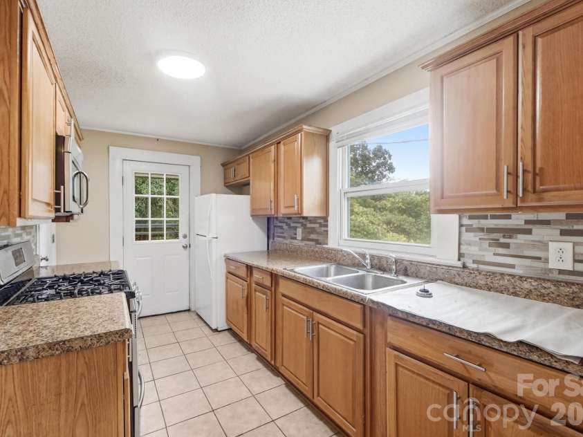 121 Piedmont Drive, Lawndale, NC 28090.  MLS# CAR4398132, YatesRealty ID 33915. Kitchen