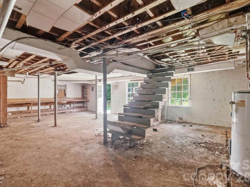 121 Piedmont Drive, Lawndale, NC 28090.  MLS# CAR4398132, YatesRealty ID 33915. Walkout Basement with an interior access