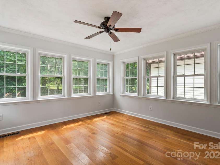 5812 Chapel Creek Court, Charlotte, NC 28226.  MLS# CAR4293995, YatesRealty ID 33915. Beautiful and peaceful Sunroom