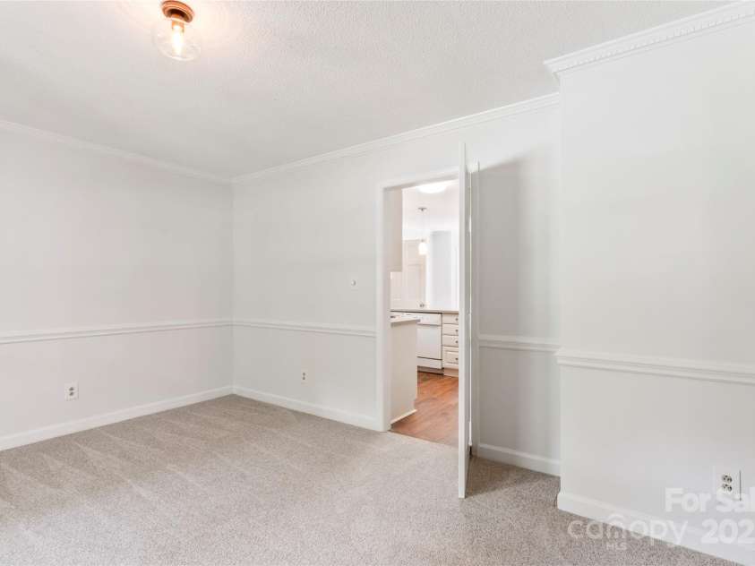 5812 Chapel Creek Court, Charlotte, NC 28226.  MLS# CAR4293995, YatesRealty ID 33915. Dining room