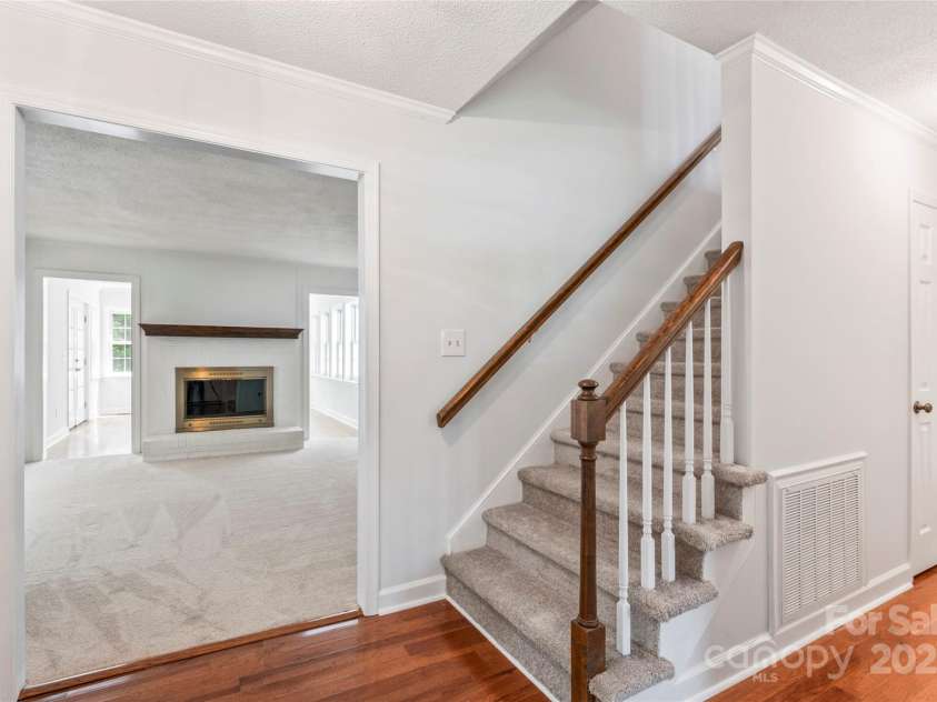 5812 Chapel Creek Court, Charlotte, NC 28226.  MLS# CAR4293995, YatesRealty ID 33915. Entrance