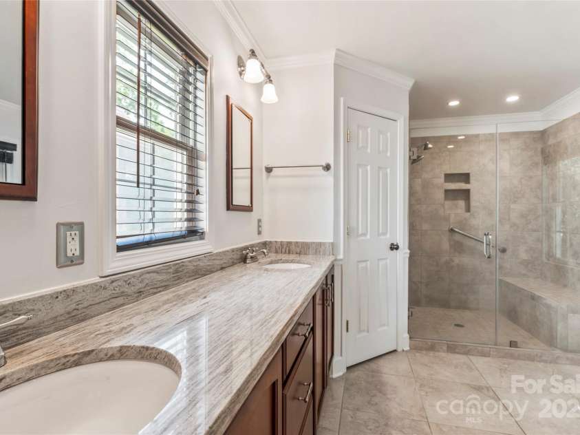 5812 Chapel Creek Court, Charlotte, NC 28226.  MLS# CAR4293995, YatesRealty ID 33915. Primary Bathroom with Double Vanities and Walk-in Oversized Shower