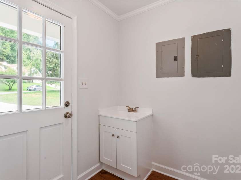 5812 Chapel Creek Court, Charlotte, NC 28226.  MLS# CAR4293995, YatesRealty ID 33915. Utility area w/ sink and side door