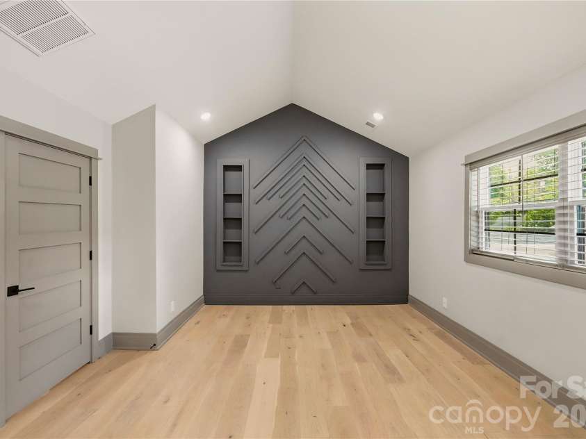 2919 Colony Road, Charlotte, NC 28211.  MLS# CAR4391510, YatesRealty ID 33916. 2nd Living Quarters