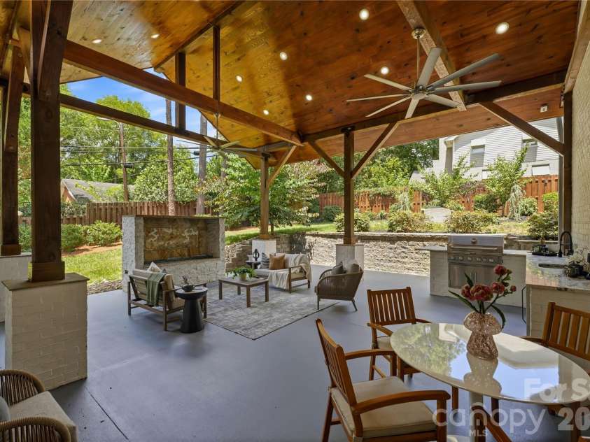 2919 Colony Road, Charlotte, NC 28211.  MLS# CAR4391510, YatesRealty ID 33916. 