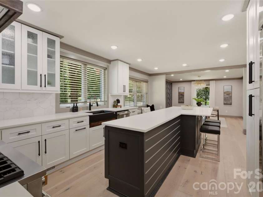 2919 Colony Road, Charlotte, NC 28211.  MLS# CAR4391510, YatesRealty ID 33916. 