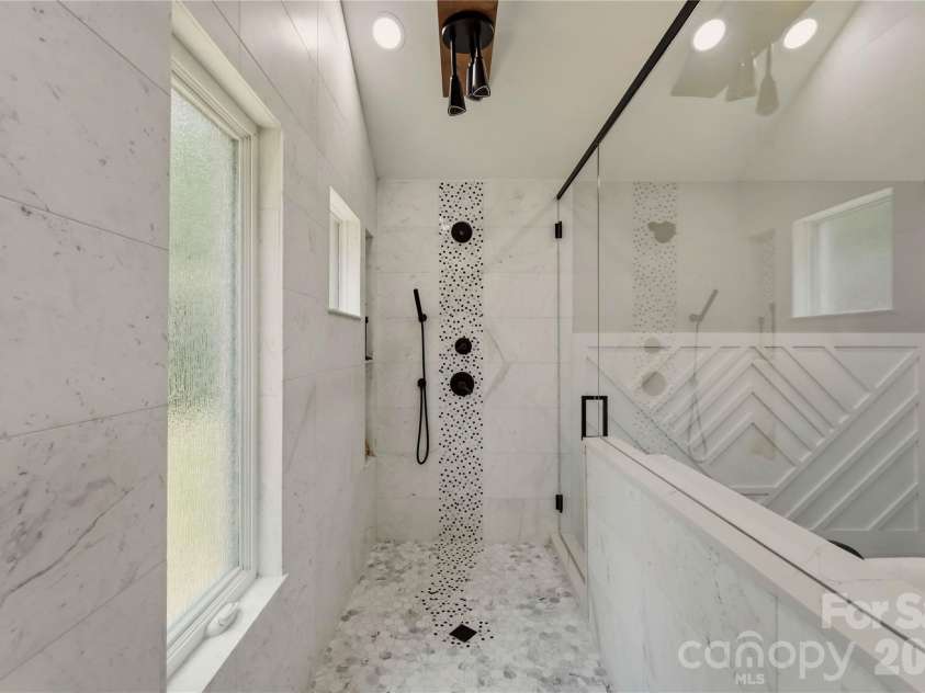 2919 Colony Road, Charlotte, NC 28211.  MLS# CAR4391510, YatesRealty ID 33916. 
