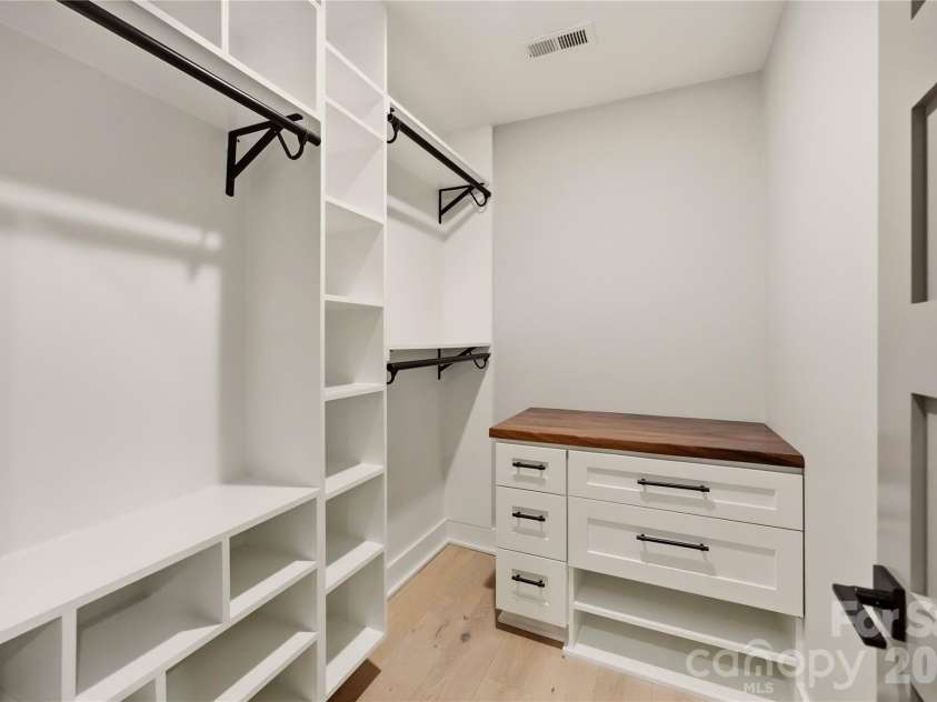 2919 Colony Road, Charlotte, NC 28211.  MLS# CAR4391510, YatesRealty ID 33916. 