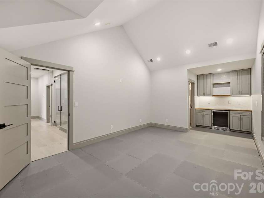 2919 Colony Road, Charlotte, NC 28211.  MLS# CAR4391510, YatesRealty ID 33916. Gym with Padded Flooring