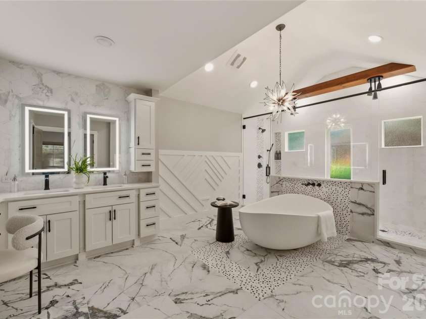 2919 Colony Road, Charlotte, NC 28211.  MLS# CAR4391510, YatesRealty ID 33916. Master Bathroom Suite, 1st floor