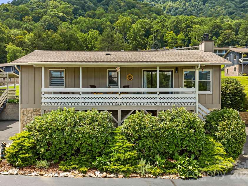 80 Sapphire Lane, Maggie Valley, NC 28751.  MLS# CAR4294569, YatesRealty ID 33916. 