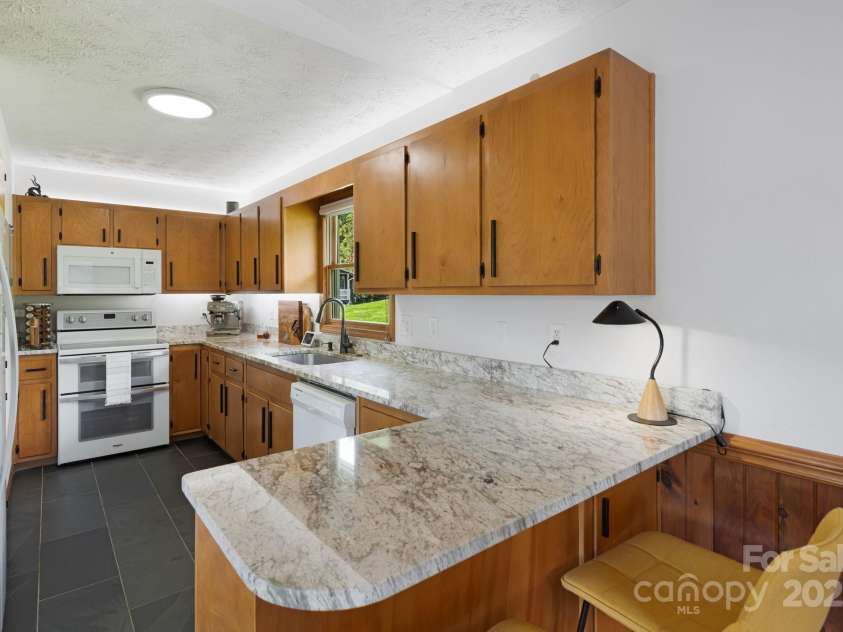 80 Sapphire Lane, Maggie Valley, NC 28751.  MLS# CAR4294569, YatesRealty ID 33916. 