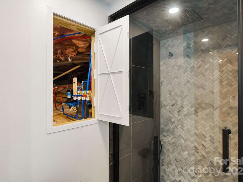 80 Sapphire Lane, Maggie Valley, NC 28751.  MLS# CAR4294569, YatesRealty ID 33916. 