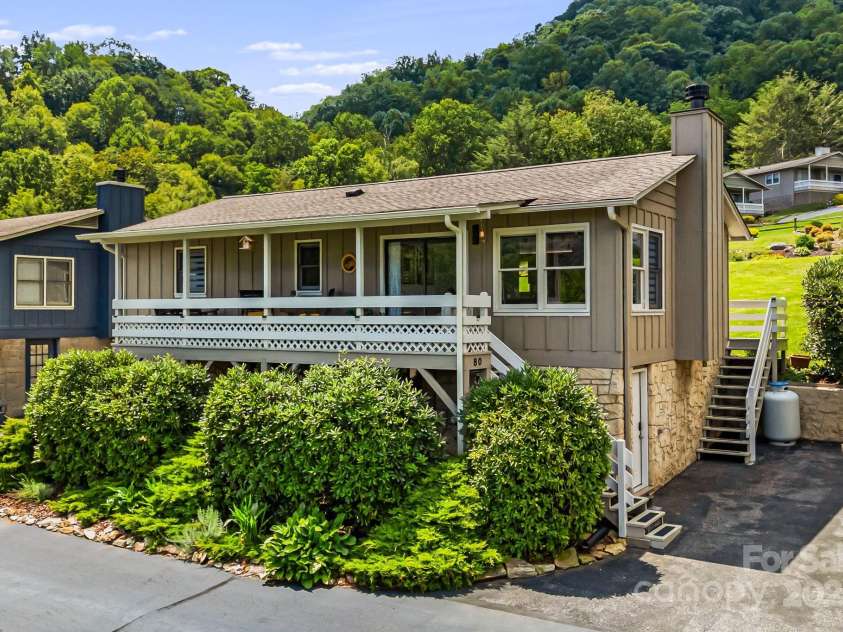 80 Sapphire Lane, Maggie Valley, NC 28751.  MLS# CAR4294569, YatesRealty ID 33916. 