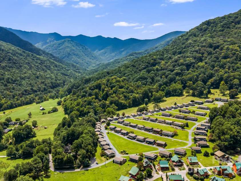 80 Sapphire Lane, Maggie Valley, NC 28751.  MLS# CAR4294569, YatesRealty ID 33916. 