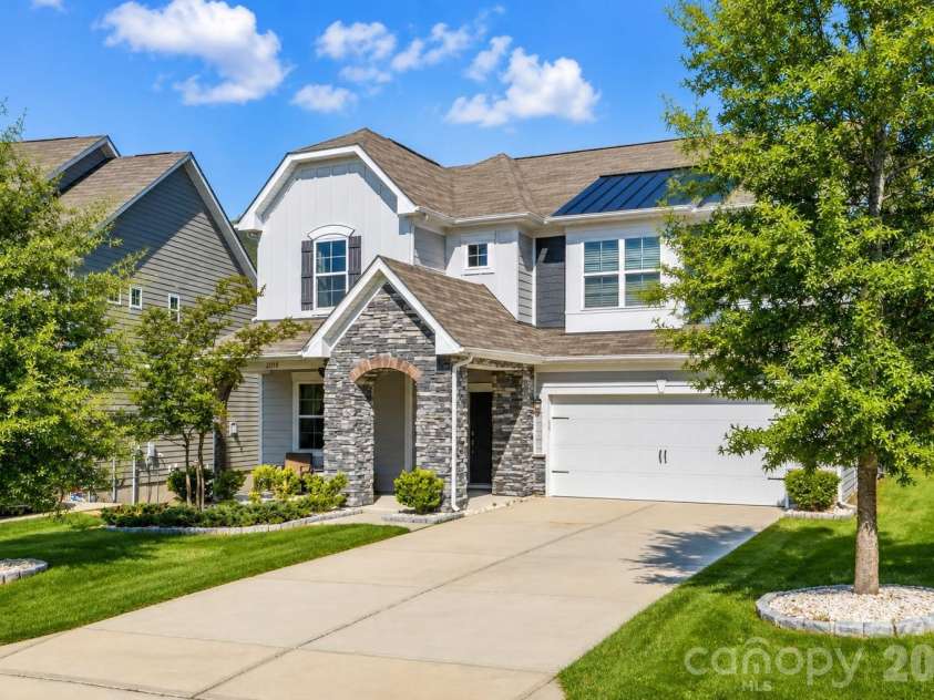 2018 Killian Creek Drive, Denver, NC 28037.  MLS# CAR4395233, YatesRealty ID 33917. 