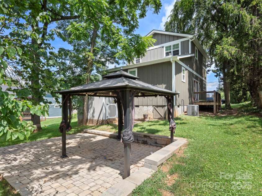 862 Sand Hill Road, Asheville, NC 28806.  MLS# CAR4284247, YatesRealty ID 33917. 
