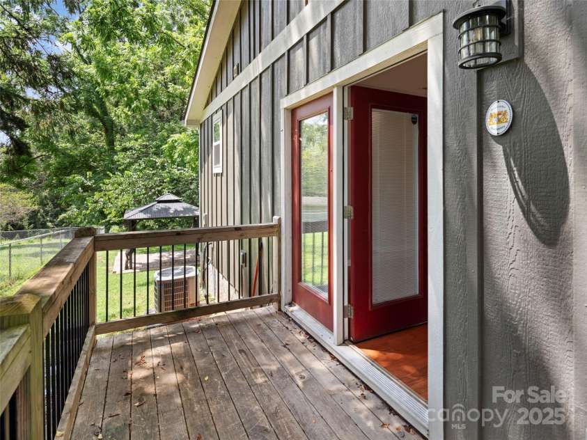862 Sand Hill Road, Asheville, NC 28806.  MLS# CAR4284247, YatesRealty ID 33917. 
