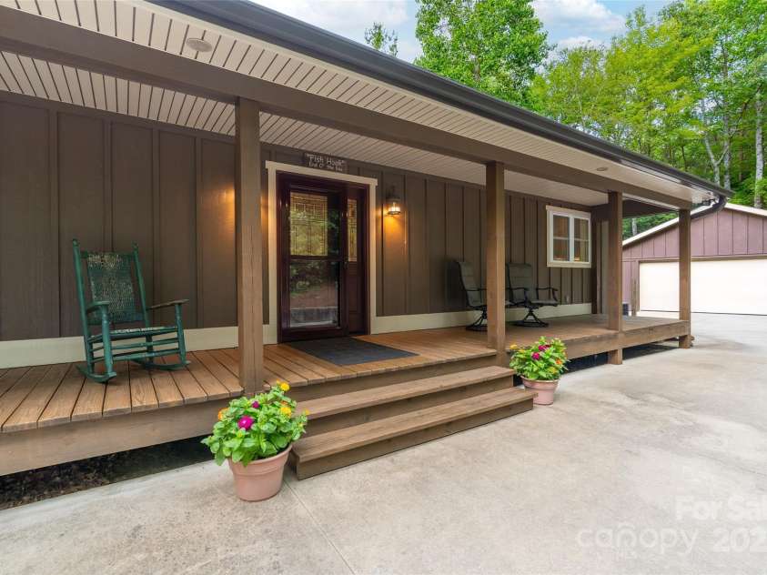 55 Lake Drive, Fairview, NC 28730.  MLS# CAR4272386, YatesRealty ID 33918. Easy access detached 2-car garage