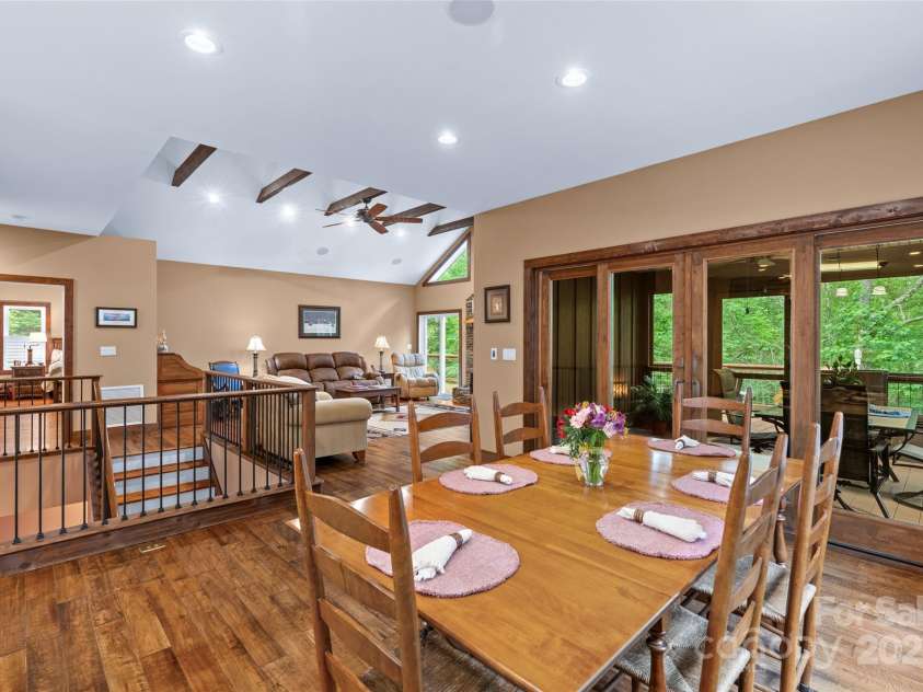 55 Lake Drive, Fairview, NC 28730.  MLS# CAR4272386, YatesRealty ID 33918. Indoor/outdoor dining