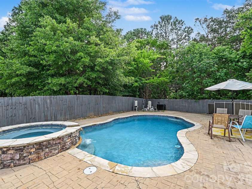 5821 Shadow Creek Road, Charlotte, NC 28226.  MLS# CAR4396133, YatesRealty ID 33918. 