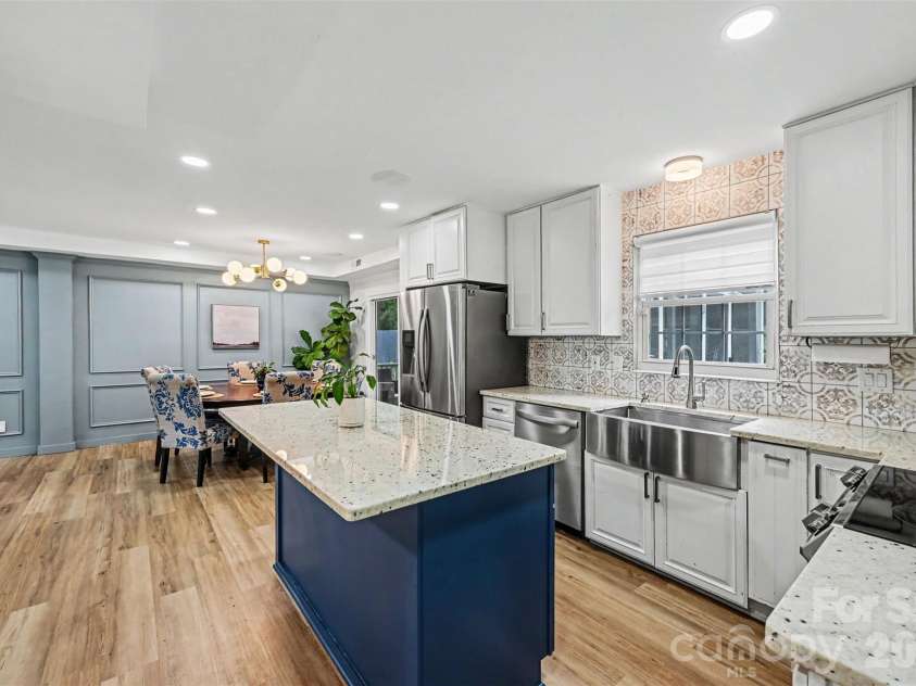 5821 Shadow Creek Road, Charlotte, NC 28226.  MLS# CAR4396133, YatesRealty ID 33918. 