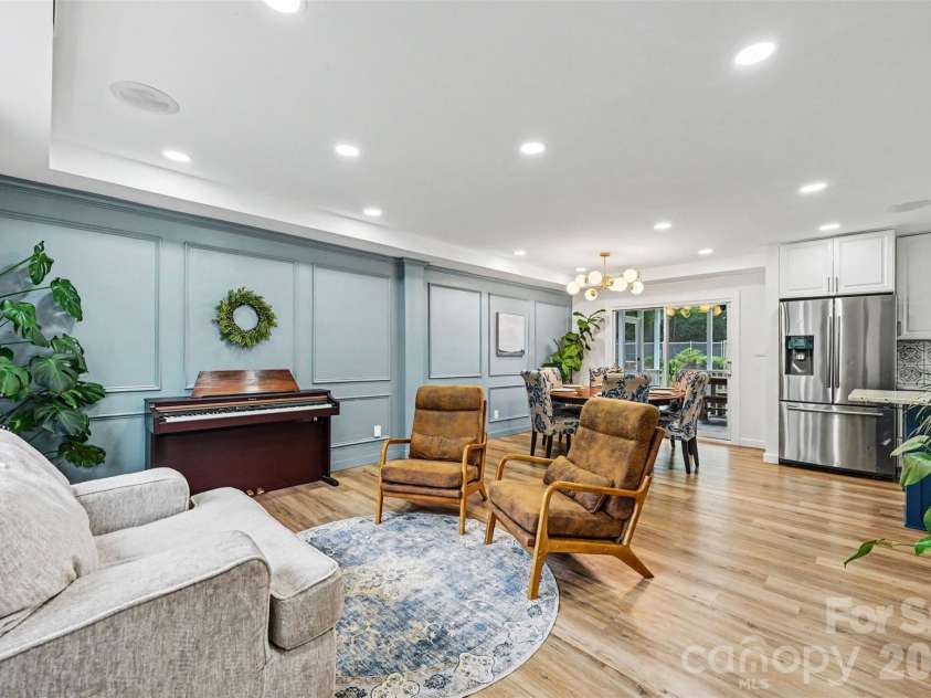 5821 Shadow Creek Road, Charlotte, NC 28226.  MLS# CAR4396133, YatesRealty ID 33918. 
