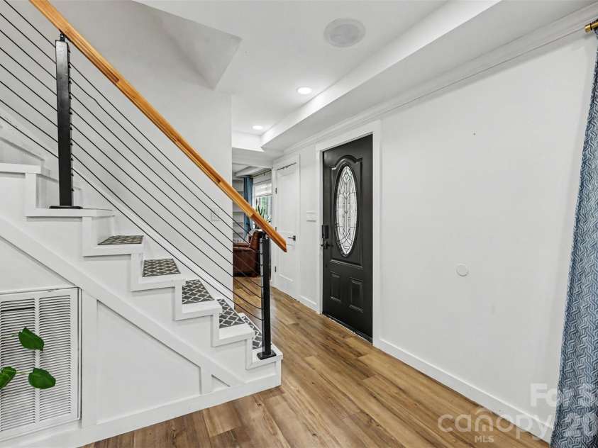 5821 Shadow Creek Road, Charlotte, NC 28226.  MLS# CAR4396133, YatesRealty ID 33918. 