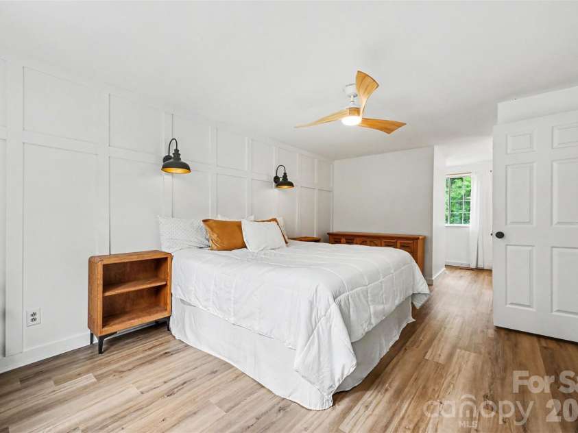 5821 Shadow Creek Road, Charlotte, NC 28226.  MLS# CAR4396133, YatesRealty ID 33918. 