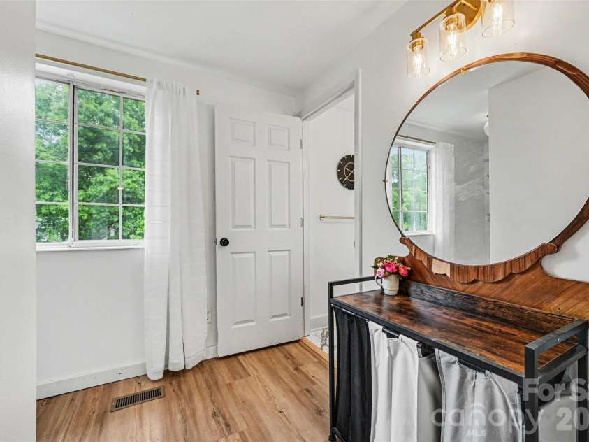 5821 Shadow Creek Road, Charlotte, NC 28226.  MLS# CAR4396133, YatesRealty ID 33918. 
