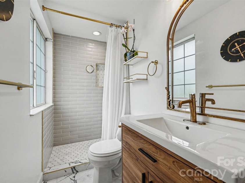 5821 Shadow Creek Road, Charlotte, NC 28226.  MLS# CAR4396133, YatesRealty ID 33918. 