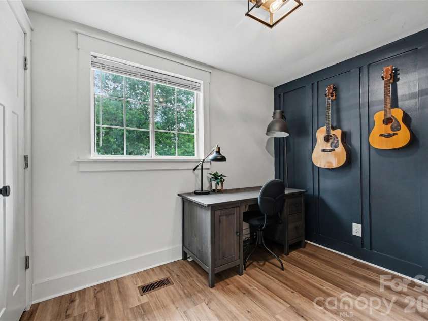 5821 Shadow Creek Road, Charlotte, NC 28226.  MLS# CAR4396133, YatesRealty ID 33918. 