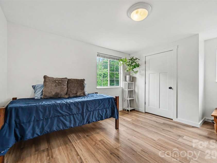 5821 Shadow Creek Road, Charlotte, NC 28226.  MLS# CAR4396133, YatesRealty ID 33918. 