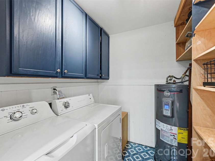 5821 Shadow Creek Road, Charlotte, NC 28226.  MLS# CAR4396133, YatesRealty ID 33918. 