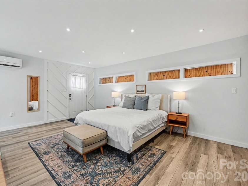 5821 Shadow Creek Road, Charlotte, NC 28226.  MLS# CAR4396133, YatesRealty ID 33918. 
